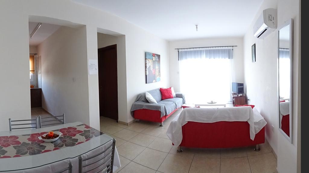 Melpo Court Apartment Geroskipou Exterior foto